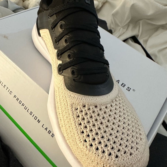 NWT APL TECHLOOM TRACER … UNWORN - Picture 2 of 3